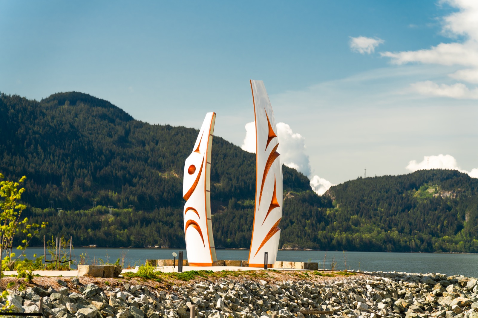 Sḵwx̱wú7mesh formline sculptures on the Squamish waterfront